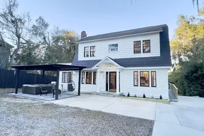 Image de Renovated Dutch Colonial Home in Ocala ❤️ + Pet Friendly
