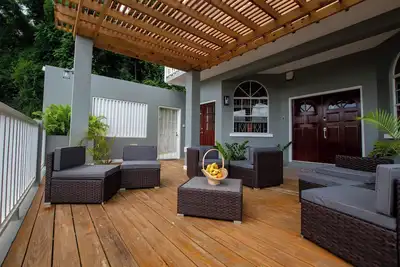 Image de Luxury Remodeled Villa, close to Amenities\/Beaches