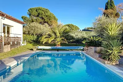 Image de Appartement pour 4 personnes avec jardin et piscine situé au cœur du massif des Maures
