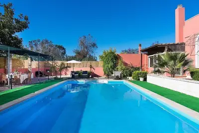 Image de Villa Dana: An elegant and welcoming villa situated in a quiet location, a few minutes from the town center, with Free Wi-Fi.