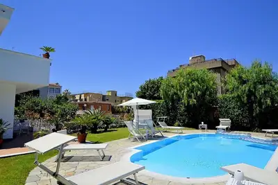 Image de Villa Pulcra: An elegant three-story villa situated a few minutes from the town center, with Free Wi-Fi.