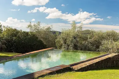 Image de Villa Al Bosco: An elegant and welcoming three-story villa situated in a secluded location surrounded by meadows and by green hills, with Free Wi-Fi.