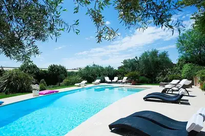 Image de Villa Ametista: A characteristic and welcoming three-story villa in a quiet position, surrounded by the Sicilian countryside, with Free Wi-Fi.