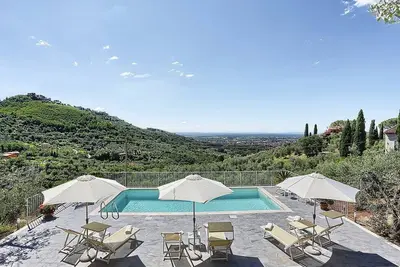 Image de Villa Biancavite: An elegant two-story villa situated in a quiet location, a few minutes from the town center, with Free Wi-Fi.