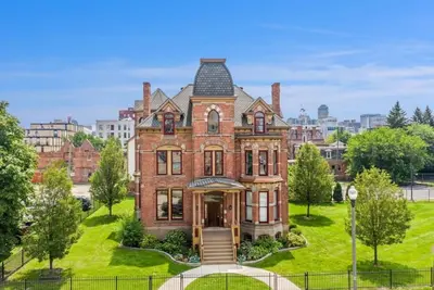 Image de The Lucien: Historic Condo in Heart of Brush Park