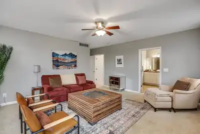 Image de Stylish Heritage Apartment with an Outdoor Deck!