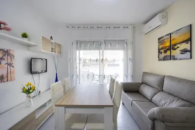 Image de Apartment with two bedrooms 400 meters from the sea and the beach!