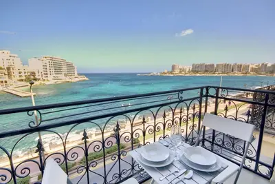 Image de Contemporary Sunny Apartment with Sea View Balcony