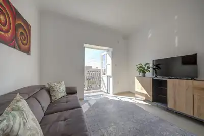 Image de Gorgeous Grand Apartment with Serene Balcony