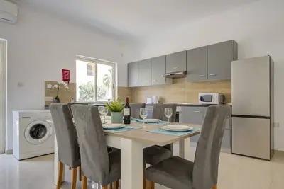 Image de Magnificent Minimal Apartment close to Attractions