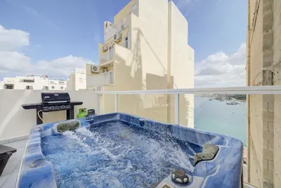 Image de Sliema Sunny 3-bedroom Penthouse with jacuzzi
