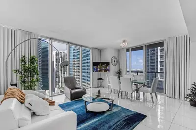 Image de Icon 3102 · Luxurious Condo @ Icon W/ Views