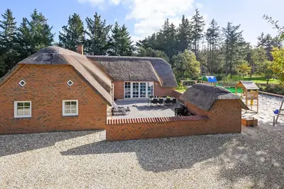 Image de Chic thatched house on a huge natural plot with indoor pool