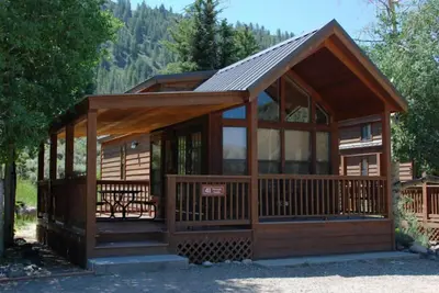 Image de Cozy \"Tiny Home\" style Cabin Perfect for Couples and Families