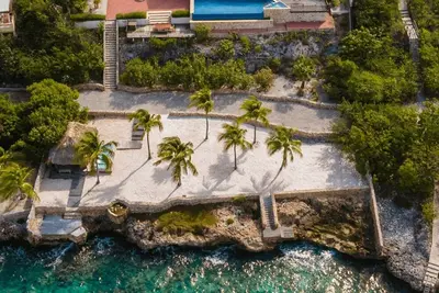 Image de Beachfront Luxury Villa with Private Beach! ! !