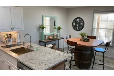 Image de Double Down Suite : Unit A Casino Retreat & Pickleball court