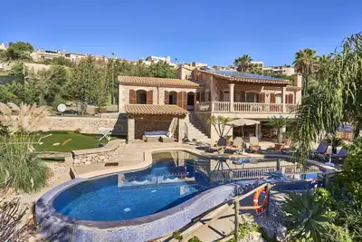 Image de Villa in Búger perfect for children with swimming pool, paddle court and large garden