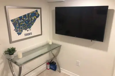 Image de Cozy 1br +1 Apartment in Toronto's Midtown!