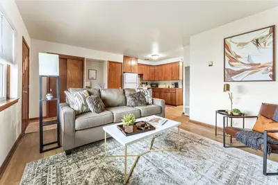 Image de Convenient Location-Private entrance 1 bedroom apartment in Riverview!