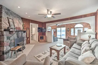Image de Spacious Home w/ Deck on Lake Chetek!
