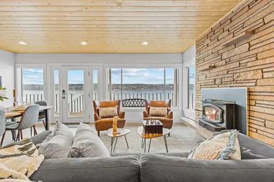 Image de Zen & Modern beachfront home on Vashon- grill/pet/family/wifi/games/beach/seals
