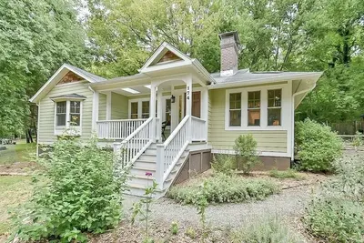 Image de Quiet, elegant cottage just steps from downtown Pittsboro—minutes to Jordan Lake