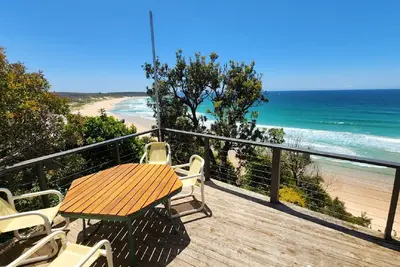 Image de Southern Comfort - Watch the waves from the deck