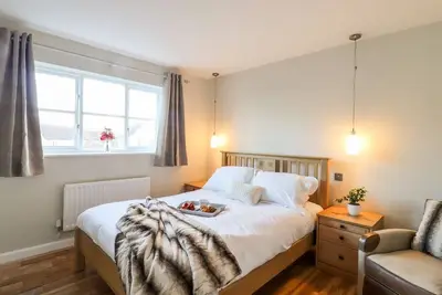 Image de Charming 4 bedroom home with hottub, parking, Wifi