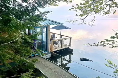 Image de Floating Island Cabin