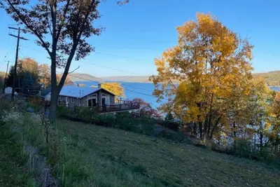 Image de 5 Bedroom Home w/ dock and hot tub
