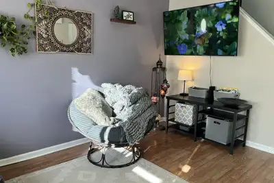 Image de Entire Condo in Bristol (plant house🪴! )