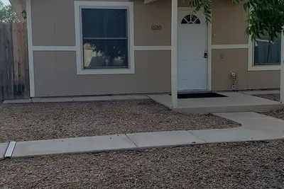 Image de 4 blocks from New Mexico Military Institute and Main Street