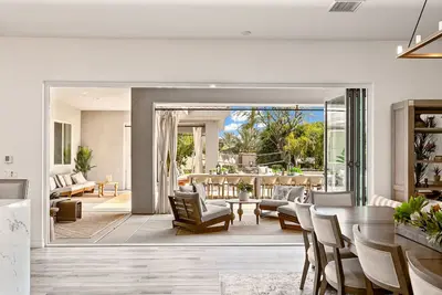 Image de Stunning Desert Villa — 9 bedrooms! Sleeps 20