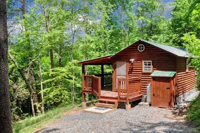 Image de Tiny Cabin-Hot Tub, private, quiet side of the Smokies