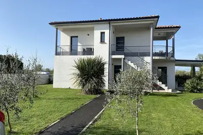 Image de House with all modern comforts, swimming pool, spa and sauna.