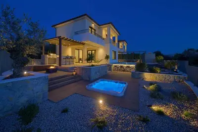 Image de Villa Lady with heated pool, jacuzzi and sauna