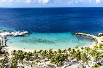 Image de Top Floor Seaview Blue Bay Apt next to beach and golf course