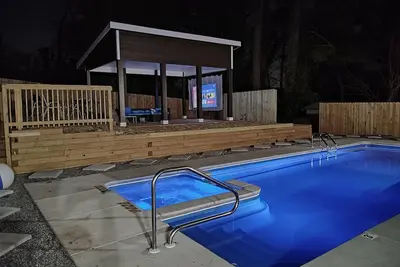 Image de Rare+Heated Pool & Spa+Near Downtown