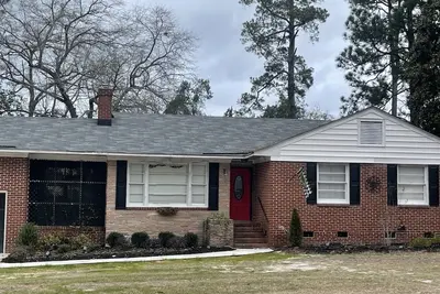 Image de Walking distance to Carolina Cup and minutes from downtown