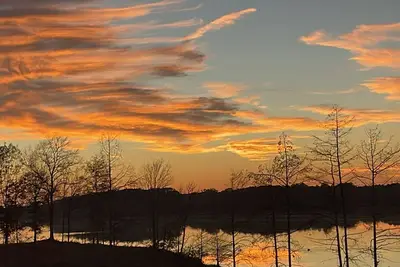 Image de Cajun Cove - Lake front with spectacular sunsets! 6 miles from Toledo Tackle!