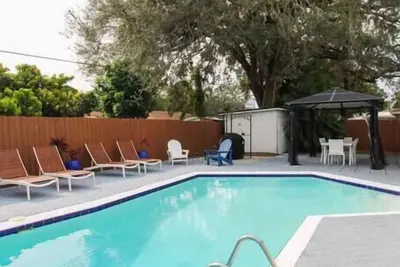 Image de Pool! 4bd Home w/pool table Near Stadium! !