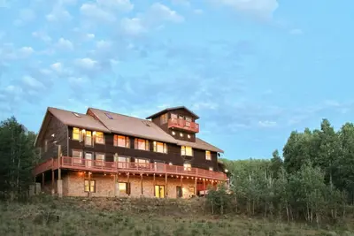 Image de Awe-Inspiring Mtn Lodge w/hot tub for large groups