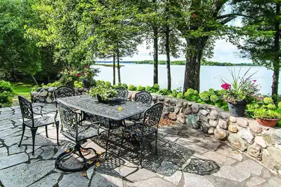 Image de Lakeside estate with 350' of shoreline on Lake Belle Taine