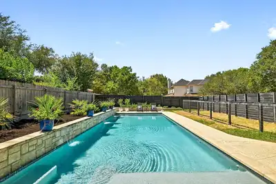 Image de Beautiful Gated Home - Pool, Entertainment Area, Large Lot!