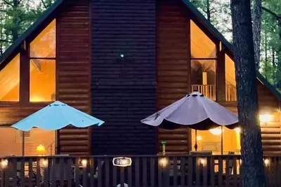 Image de Indoor Outdoor Après Ski 4 Bdrm Pinetop Golf Cabin game areas & new 900ft deck.