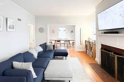 Image de Warm and Modern Cape Cod in Historic Trinity Park