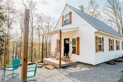 Image de Peaceful Greers Ferry Getaway Cottage w/ Fire Pit