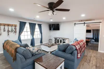 Image de Beautiful Farmhouse on Private Acreage!