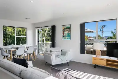 Image de 5 Minutes Walk to Lake & Drive to Town!