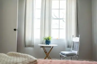 Image de New! Cabin Vibes in the City | Off-street Parking | Near Hospitals| Monthly Stay